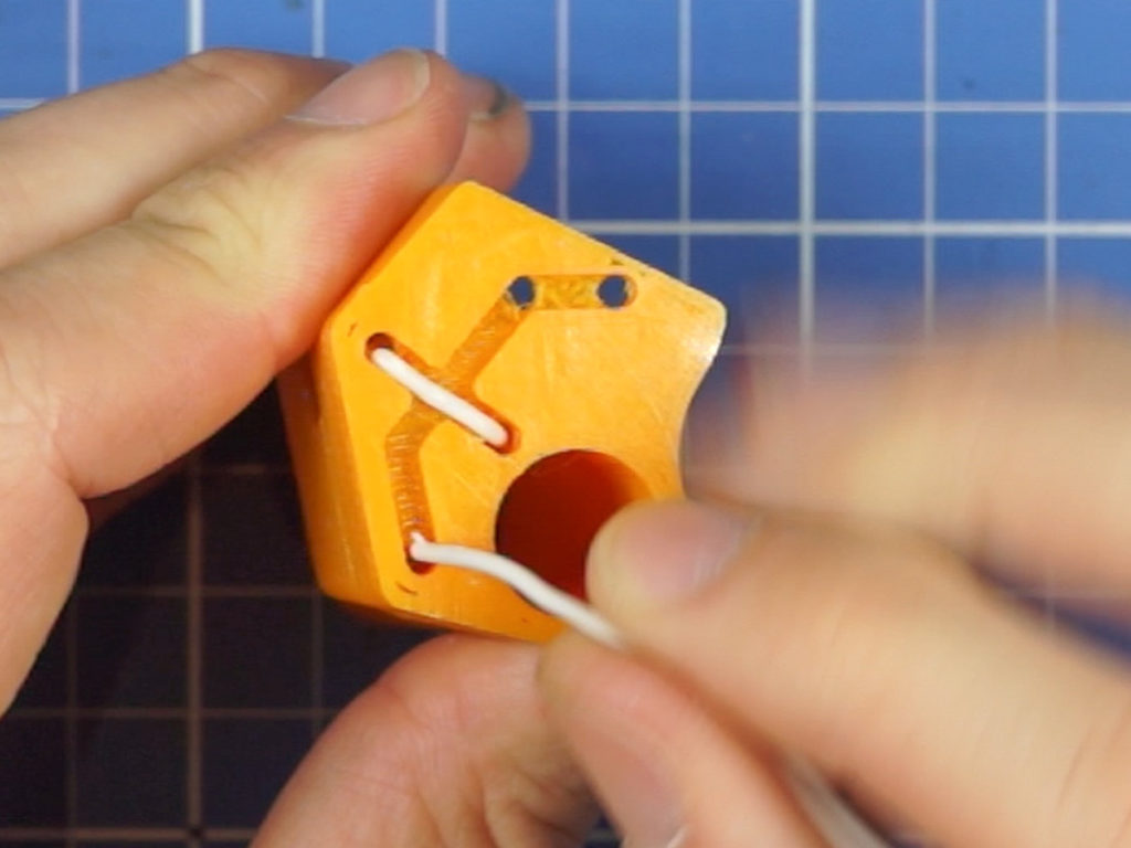 18650 Ladegerät Nut für Kabel - So kann jeder Teile mit Elektronik 3D-drucken